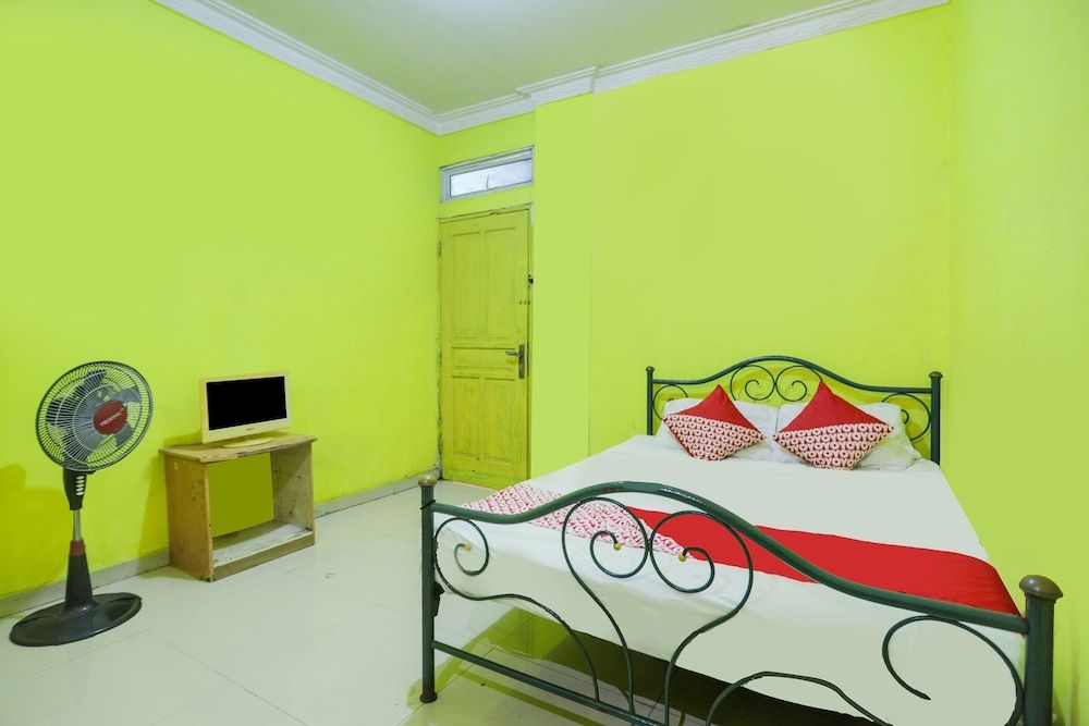 undefined SPOT ON 91879 Emes Jaya HomestayNearSamsung Electronic Indonesia PT