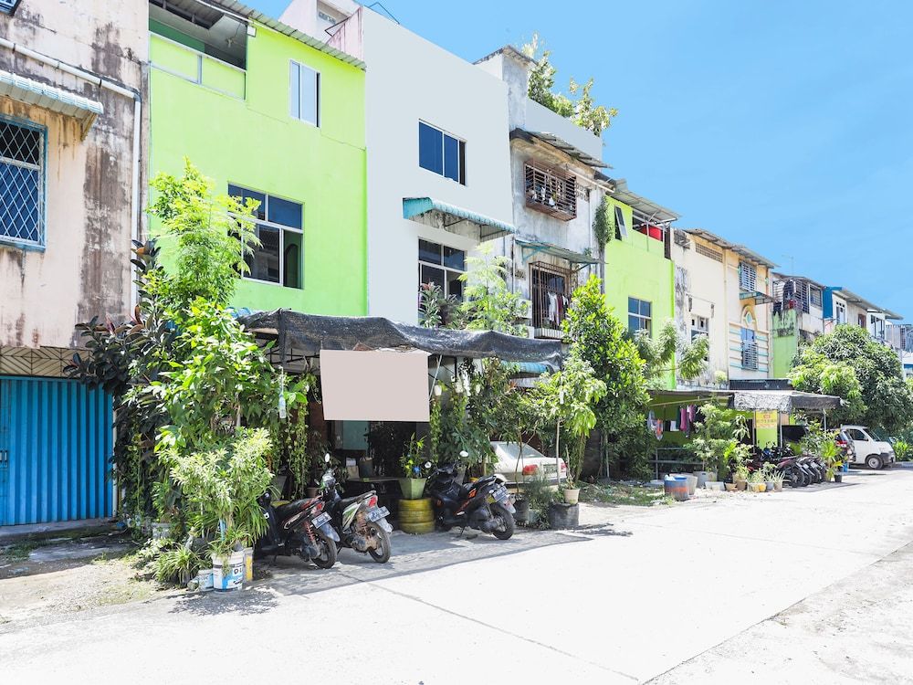 undefined OYO 91882 Bilqis Homestay NearThe Hot River, Dog Run 4