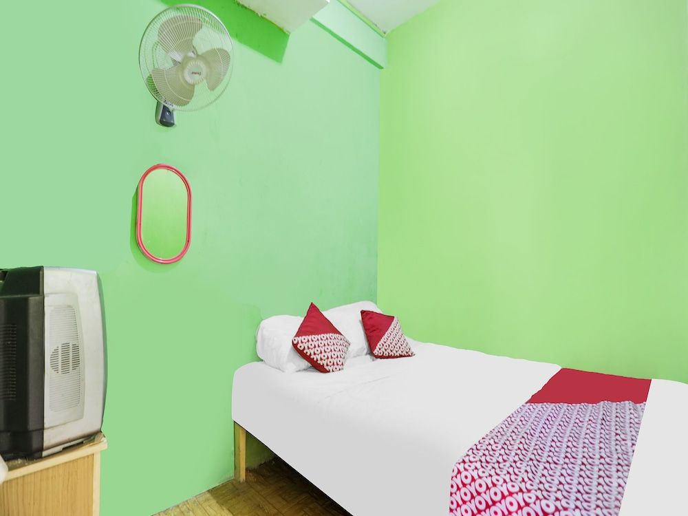 undefined OYO 91882 Bilqis Homestay NearThe Hot River, Dog Run