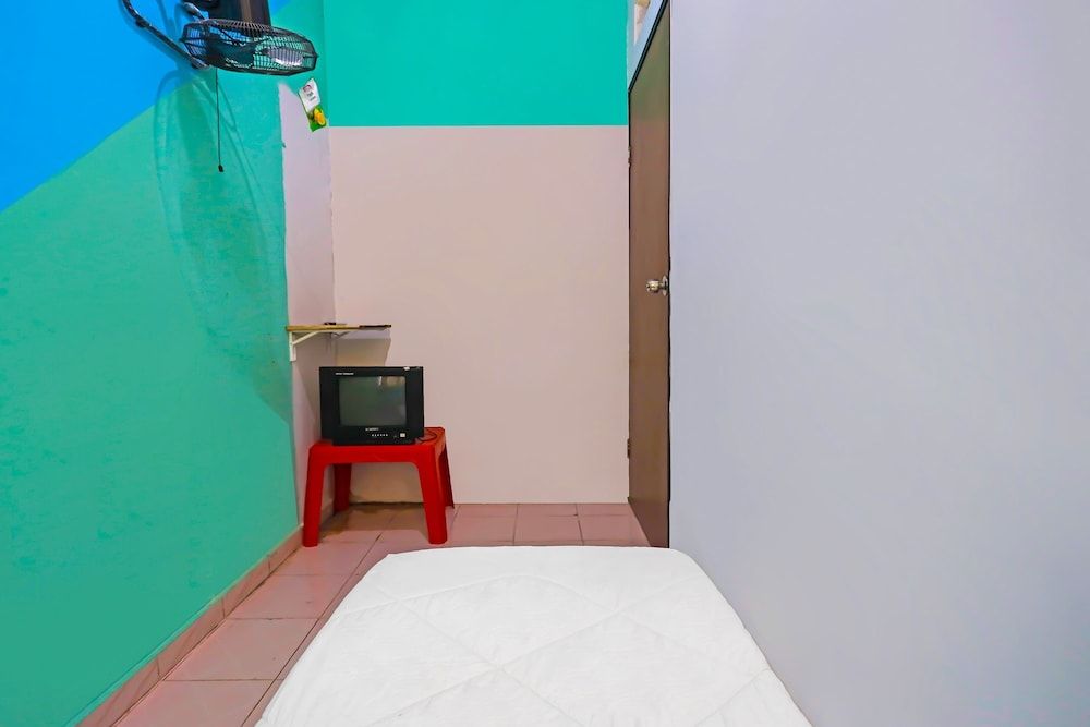 OYO 92248 Kurnia ShangrilaNearNagoya Hill Shopping Mall Economy Single Room 7
