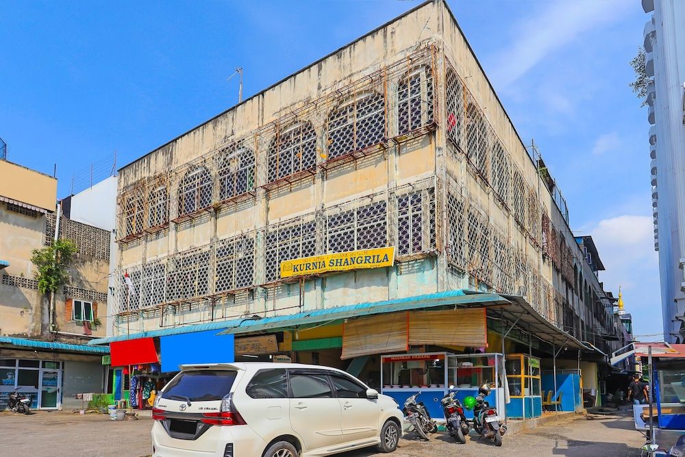 undefined OYO 92248 Kurnia ShangrilaNearNagoya Hill Shopping Mall 4