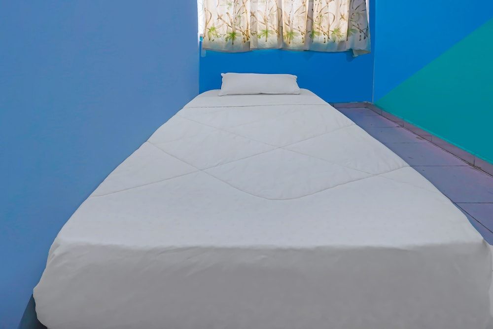 OYO 92248 Kurnia ShangrilaNearNagoya Hill Shopping Mall Economy Single Room 2