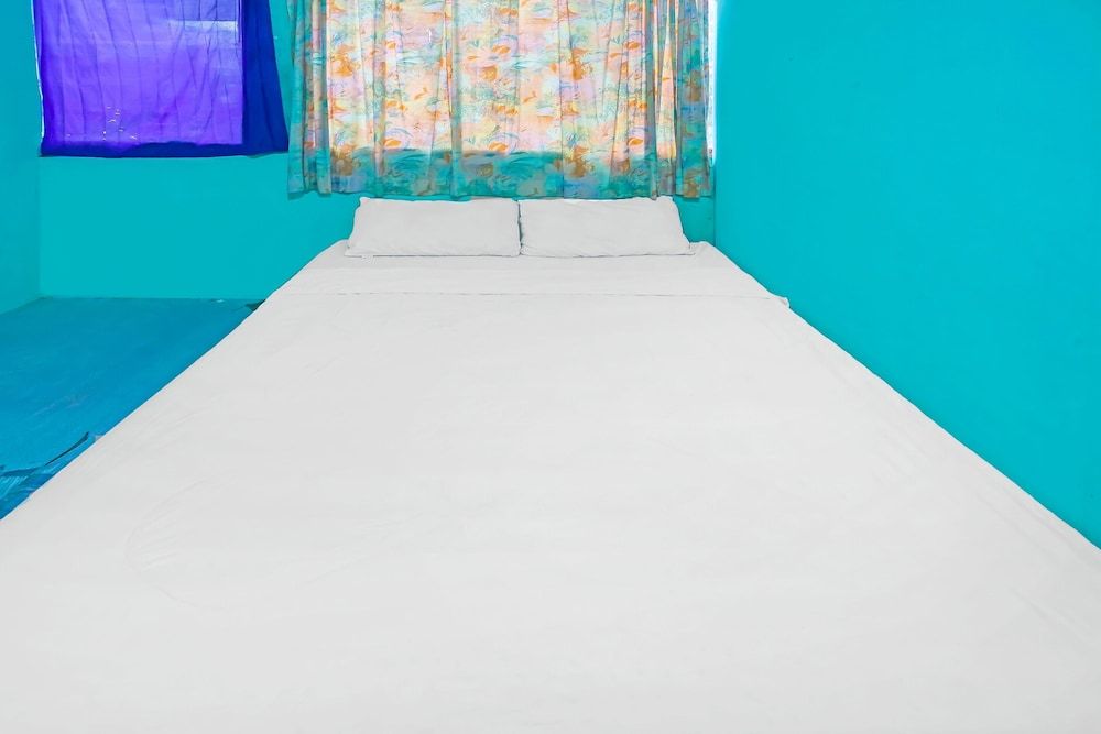 SPOT ON 91732 Rani Homestay Syariah Economy Double Room 4