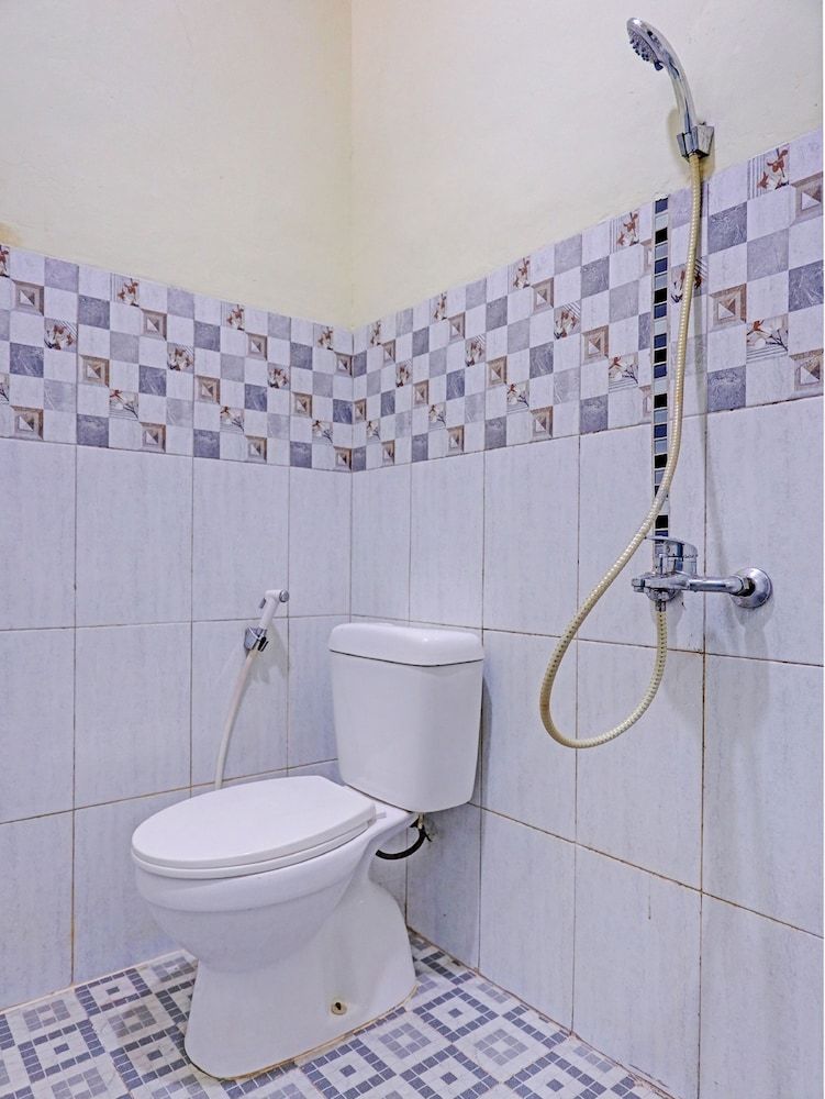 OYO 92322 Hasan House SyariahNearPelabuhan Feri Harbor Bay Deluxe Double Room 16