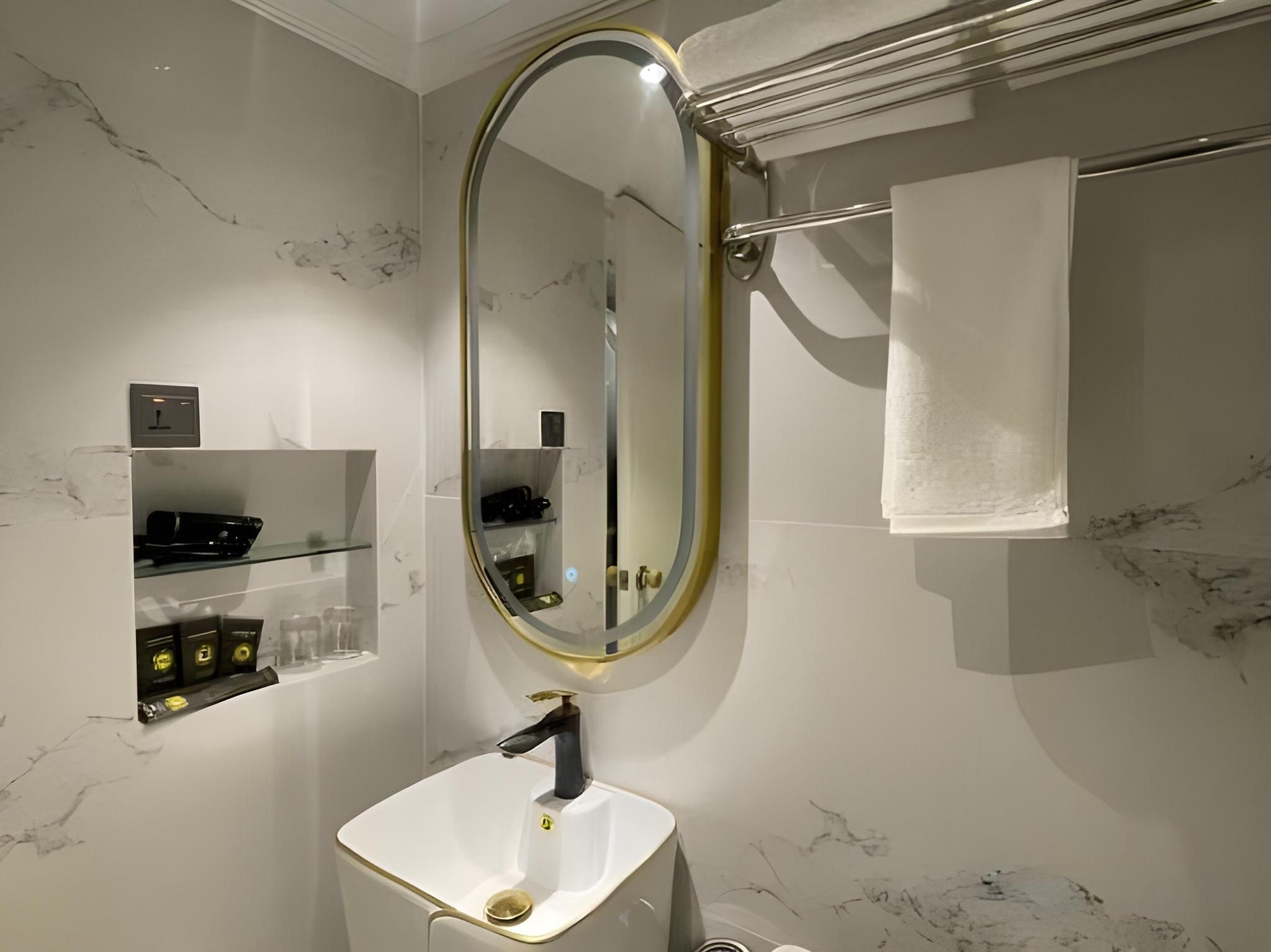 undefined Grand Eska Hotel & Suite 8