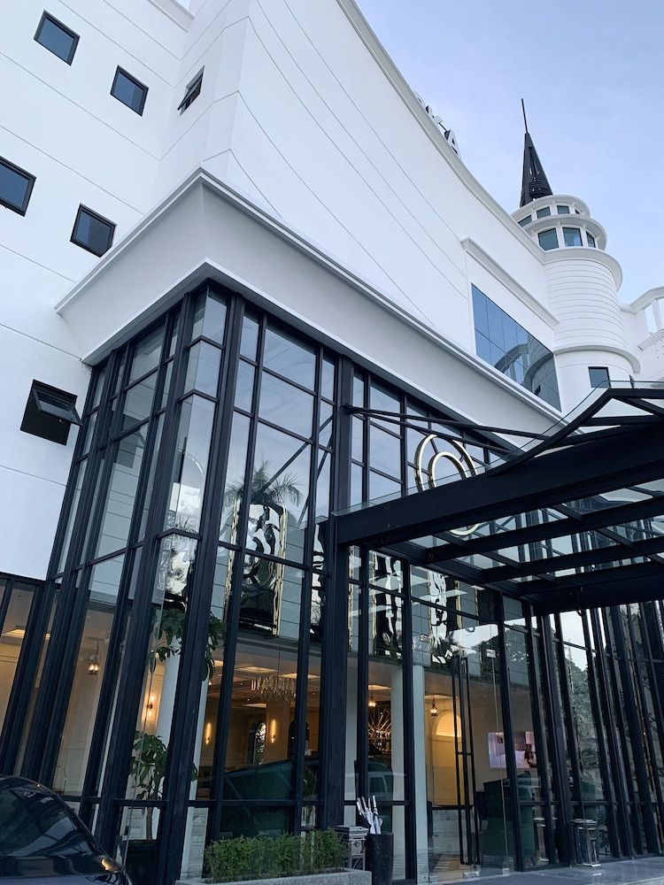 undefined Grand Eska Hotel & Suite 2