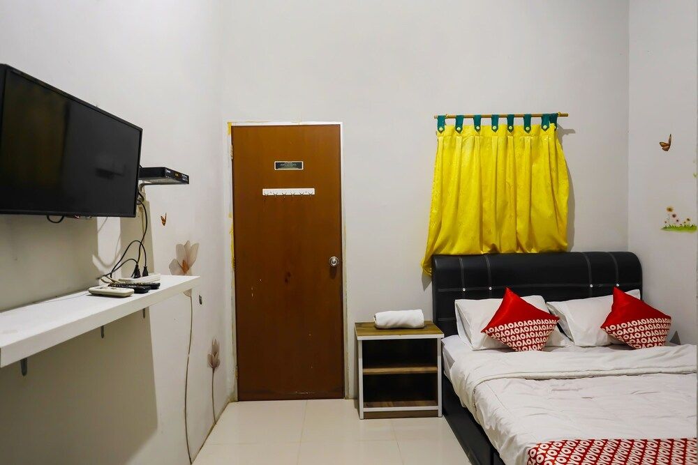 OYO 92451 Hasan House Syariah 2NearVihara Budhi Bhakti Deluxe Double Room 3