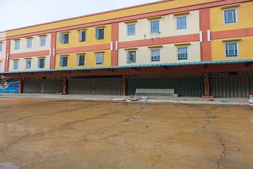 undefined OYO 92451 Hasan House Syariah 2NearVihara Budhi Bhakti 3