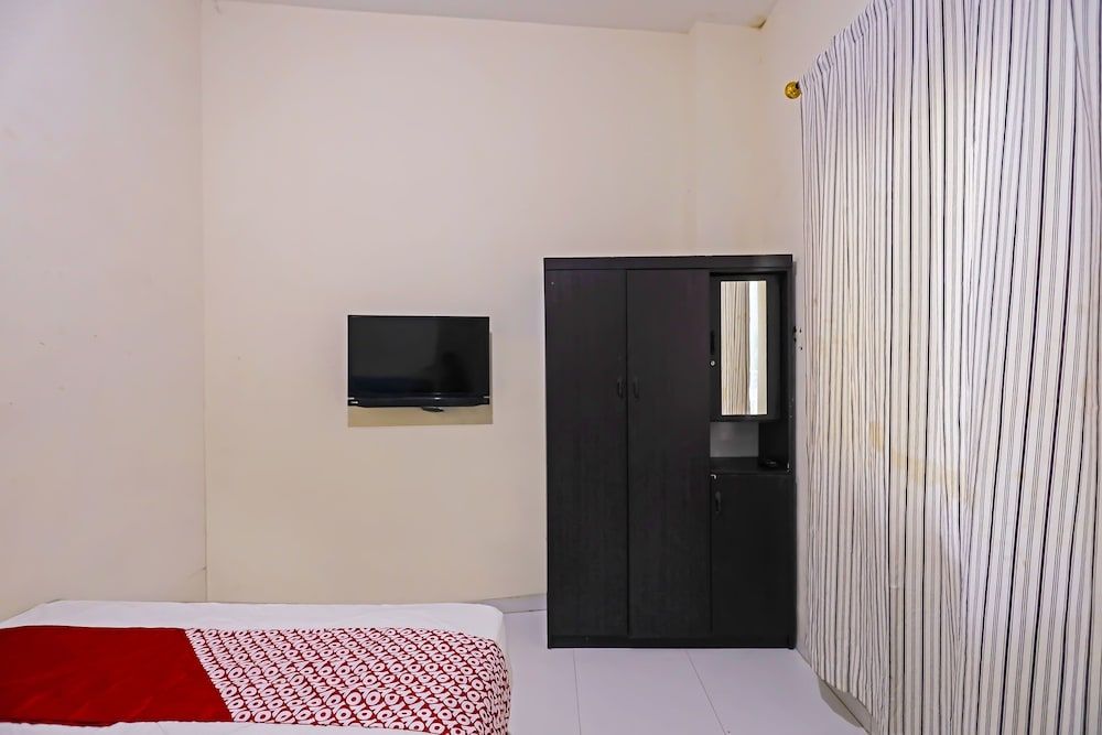 OYO 92451 Hasan House Syariah 2NearVihara Budhi Bhakti Deluxe Double Room 8