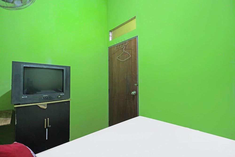 undefined SPOT ON 92170 Penginapan Pak DheNearMall Nagoya Hill 8