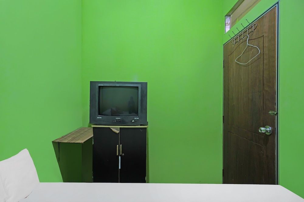 undefined SPOT ON 92170 Penginapan Pak DheNearMall Nagoya Hill 9