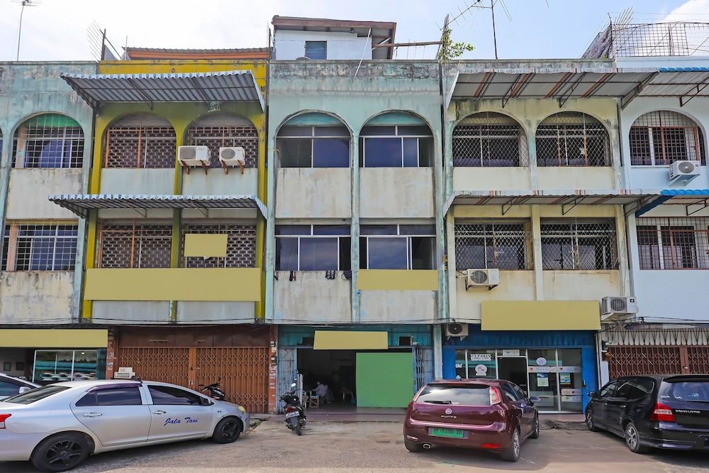 undefined SPOT ON 92170 Penginapan Pak DheNearMall Nagoya Hill 3