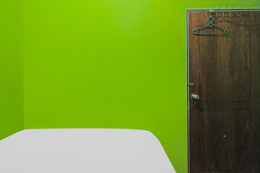 undefined SPOT ON 92170 Penginapan Pak DheNearMall Nagoya Hill 5