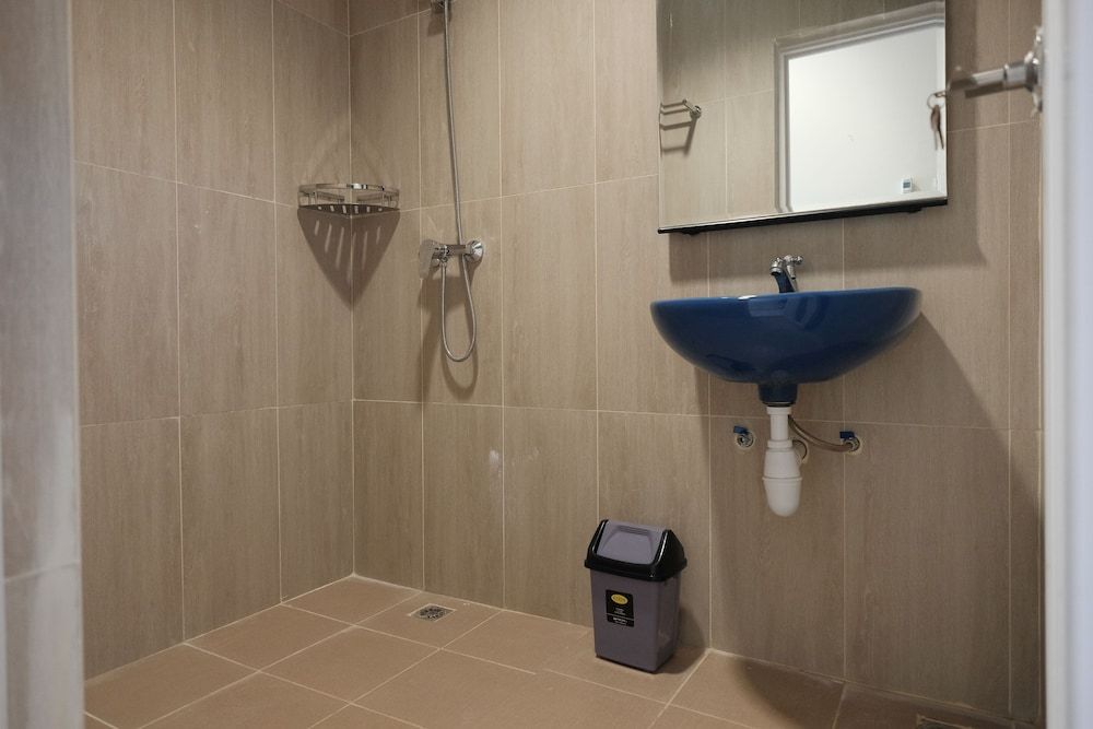 RedDoorz Plus near Ferry Terminal Batam Center Double Room 6