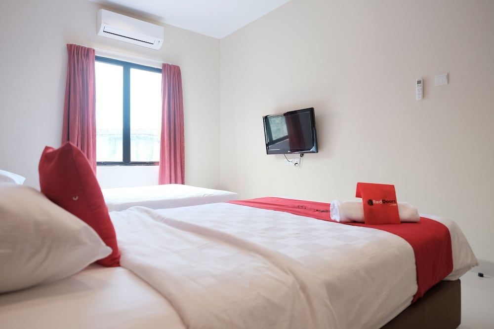 RedDoorz Plus near Ferry Terminal Batam Center Twin Room 2