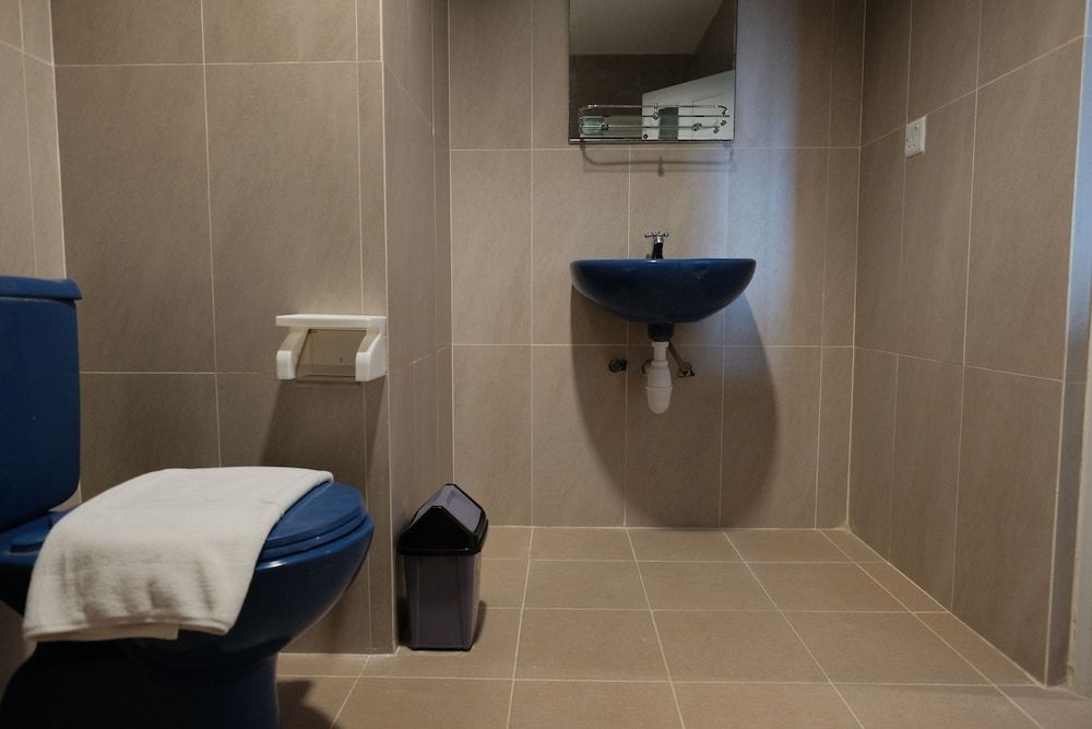 RedDoorz Plus near Ferry Terminal Batam Center Executive Room 5