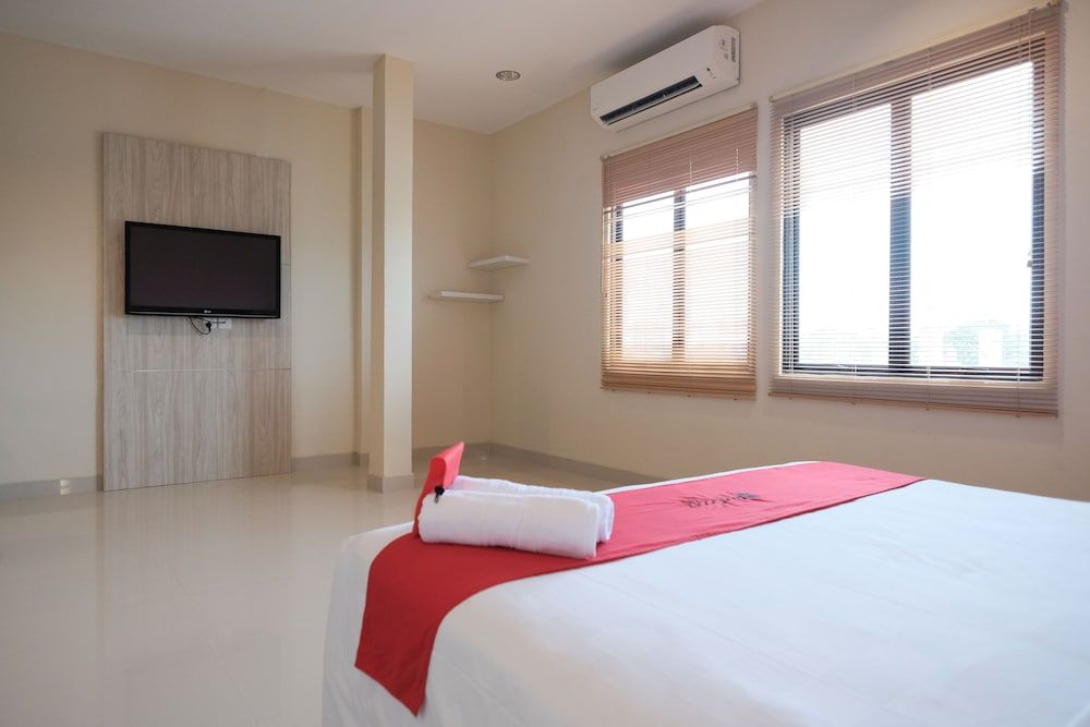 RedDoorz Plus near Ferry Terminal Batam Center Executive Room 4