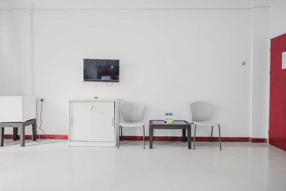 undefined RedDoorz near Nagoya HIll Batam 4 5