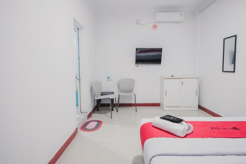 RedDoorz near Nagoya HIll Batam 4 Double Room (RedDoorz) 4