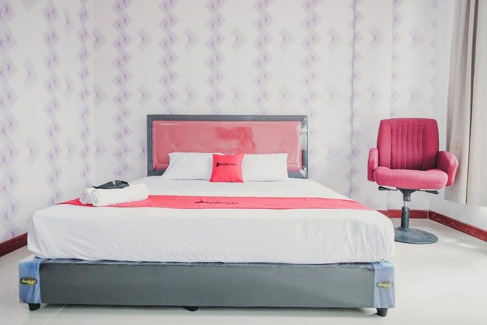 undefined RedDoorz near Nagoya HIll Batam 4 3