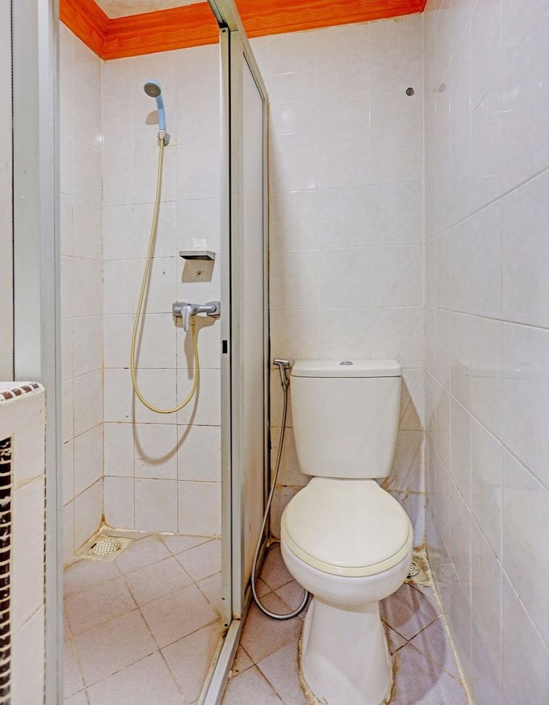 OYO 92402 City View Hotel Standard Double Room 5