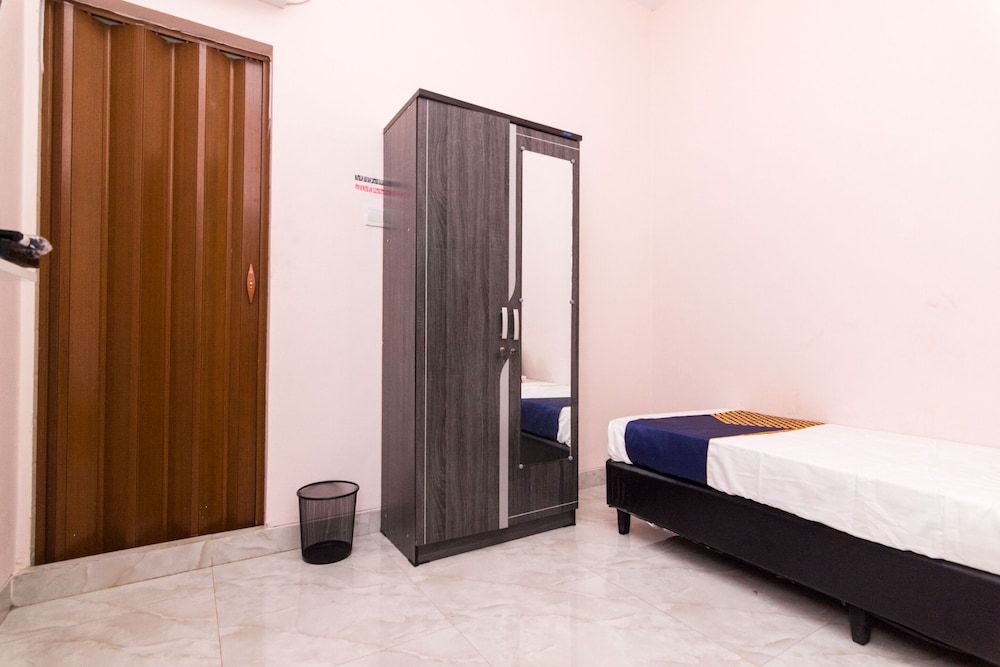 OYO 1917 Mamora Homestay Basic Single Room 8