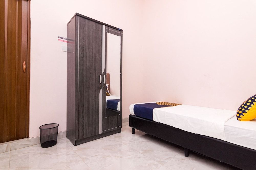 OYO 1917 Mamora Homestay Basic Single Room 7