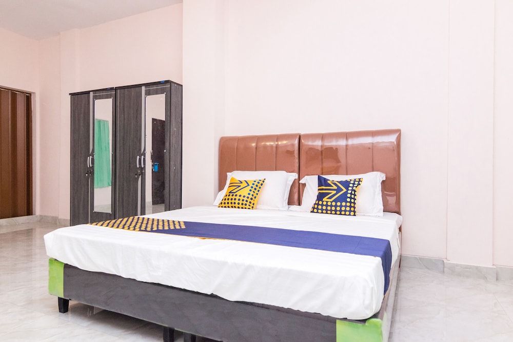 OYO 1917 Mamora Homestay Double Room 8