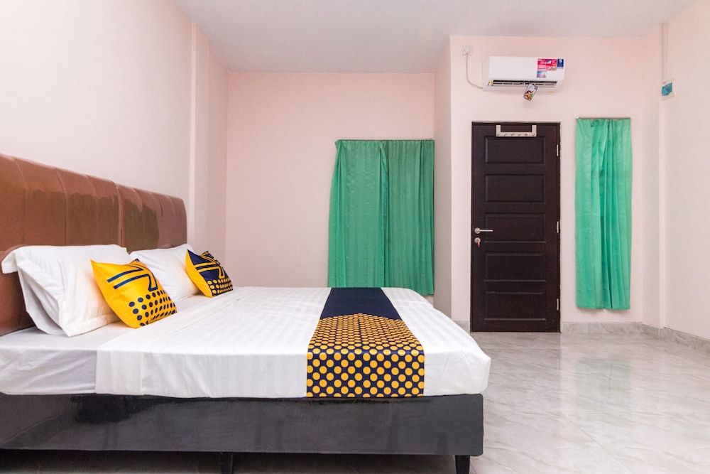 OYO 1917 Mamora Homestay Double Room 9