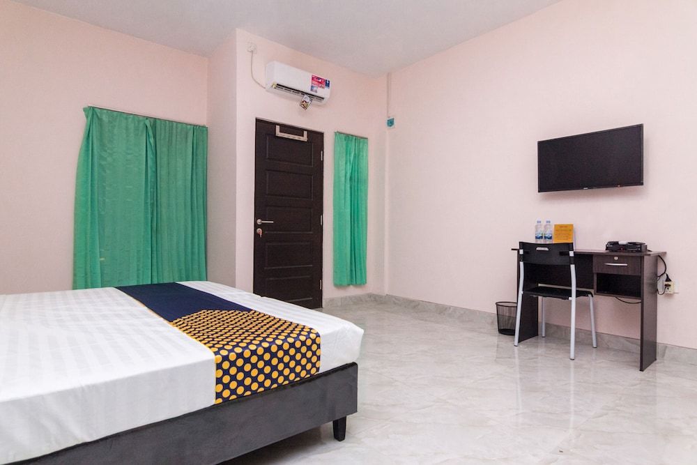 OYO 1917 Mamora Homestay Double Room 6