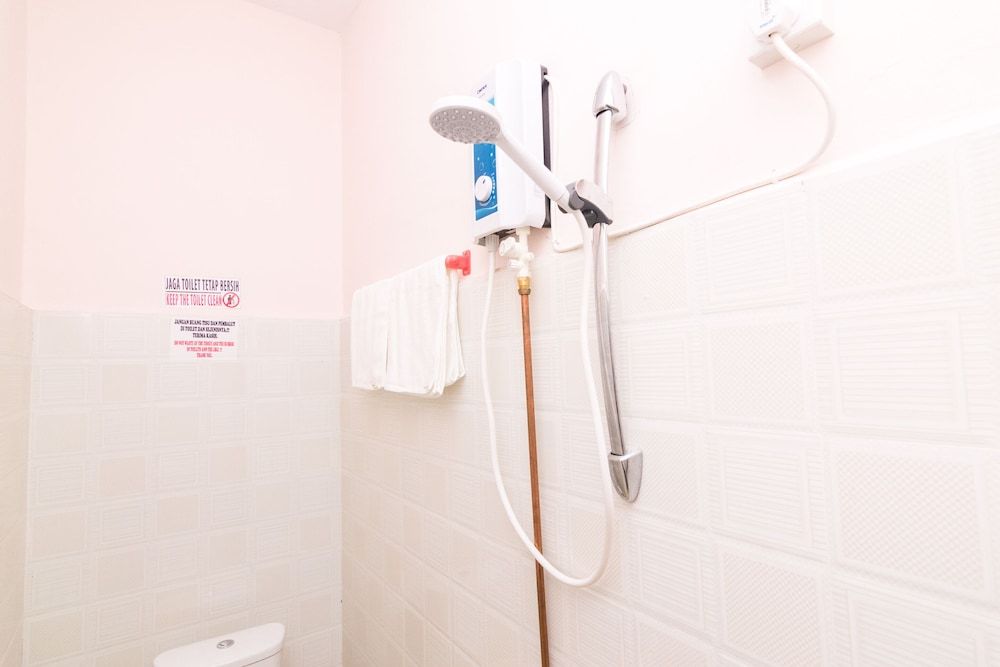 OYO 1917 Mamora Homestay Double Room 12