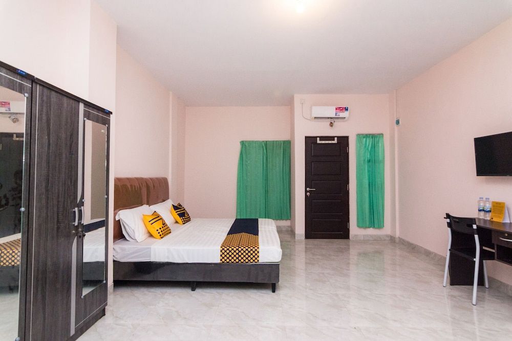 OYO 1917 Mamora Homestay Double Room 4