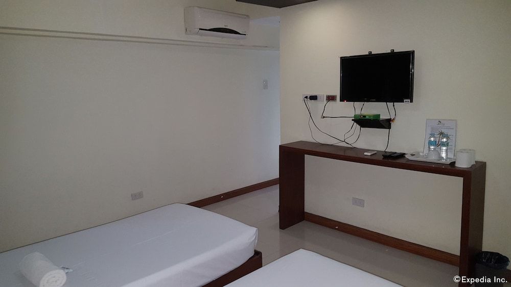 Palawan Palm Suites Superior Room 4