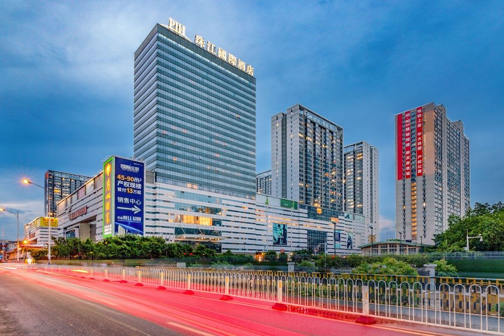 undefined Guangzhou Pearl River International Hotel （Yijing Lu Metro Station）