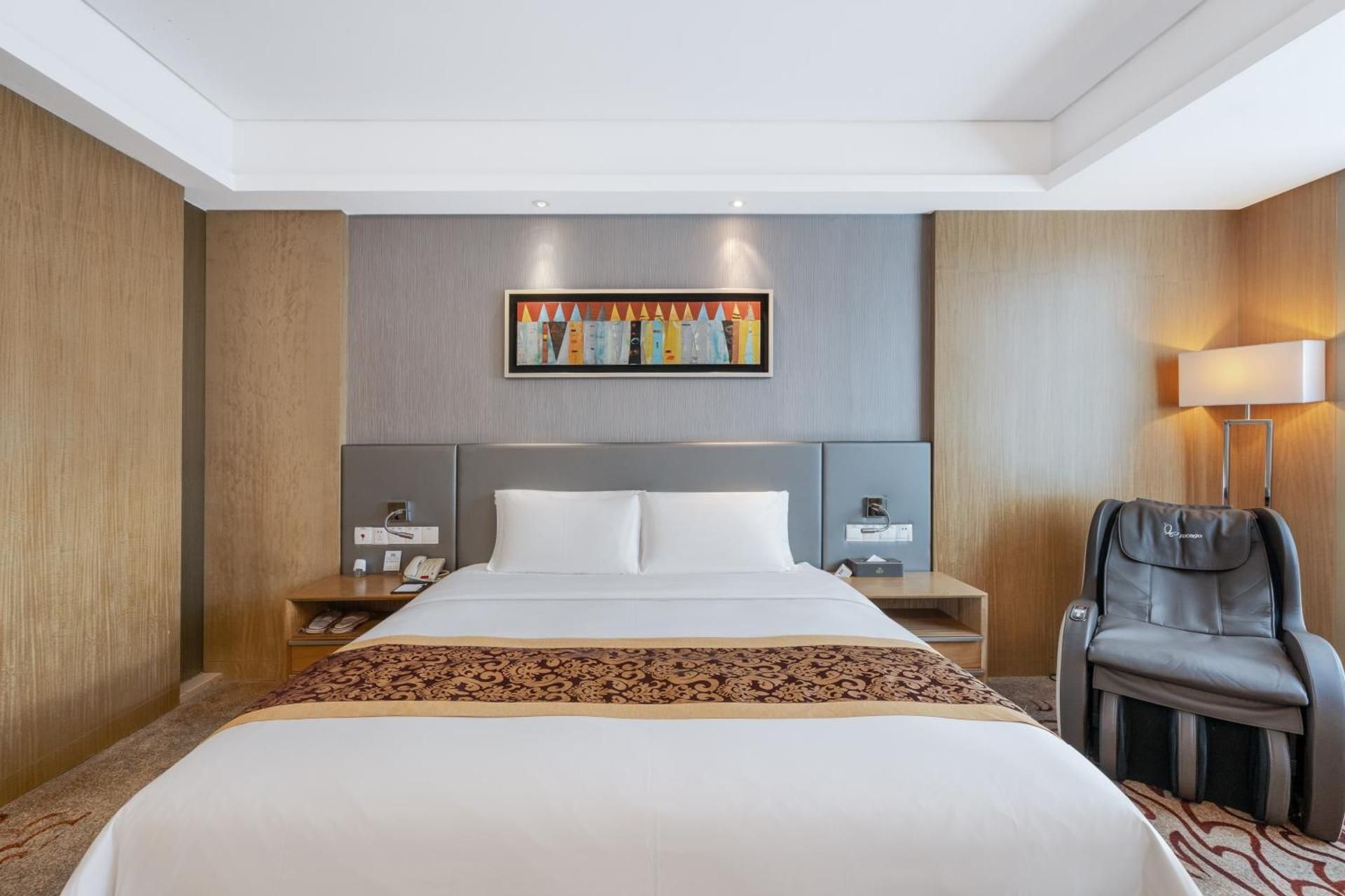 undefined Guangzhou Pearl River International Hotel （Yijing Lu Metro Station） 10