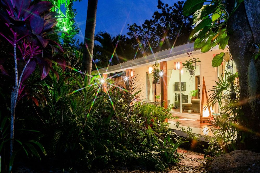 Paradise Island Estate Honeymoon Suite 6