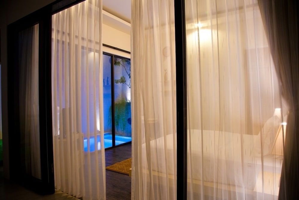 Muaya Villa Deluxe Double Room, 1 King Bed, Poolside (Muaya House) 8