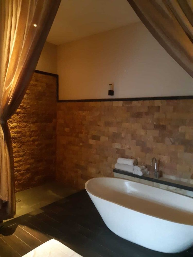 Muaya Villa Deluxe Double Room, 1 King Bed, Poolside (Muaya House) 11