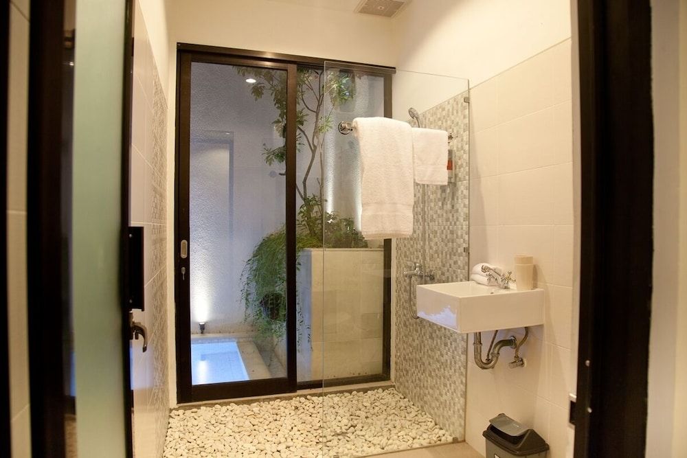 Muaya Villa Deluxe Double Room, 1 King Bed, Poolside (Muaya House) 9