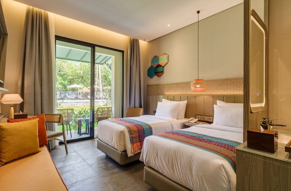 Deluxe Ultimate Twin, Pool Access