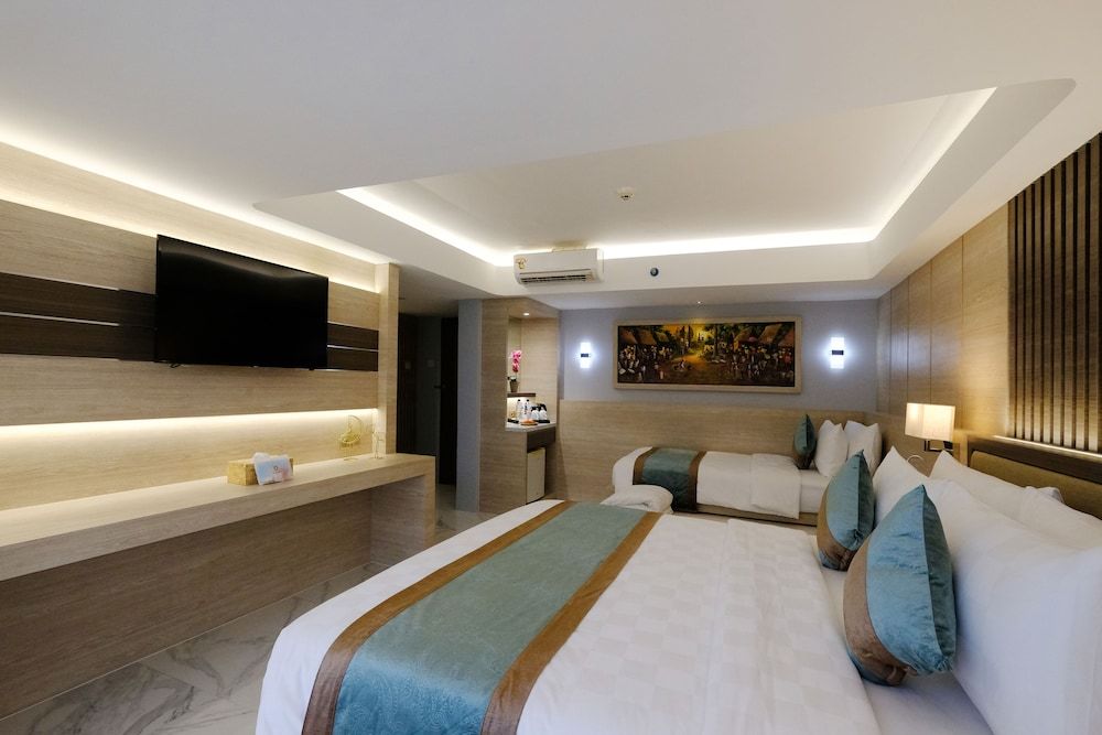 Family Room, Non Smoking, City View