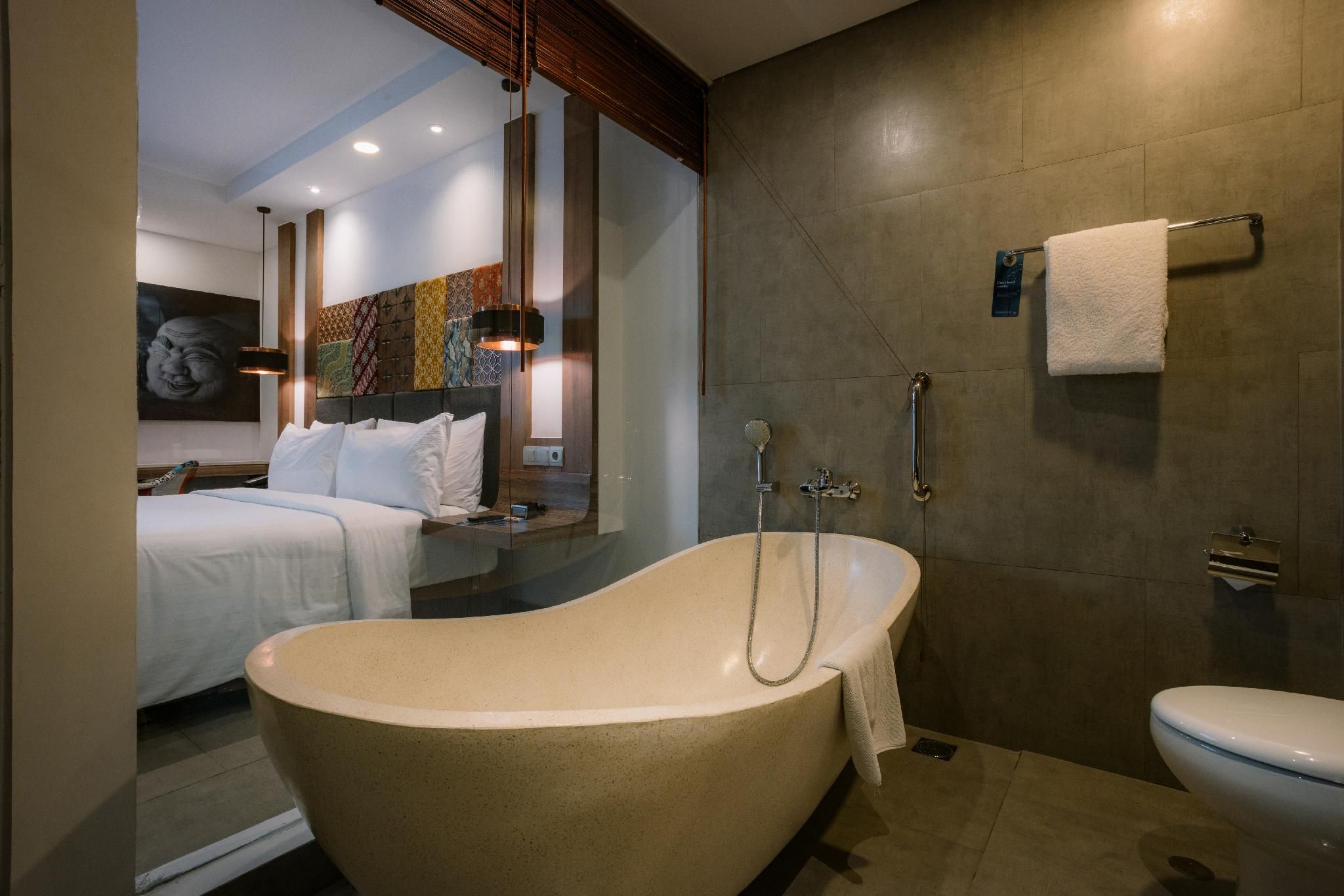 Junior Suite, 1 King, City view