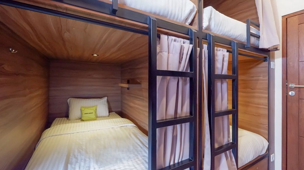 Standard Shared Dormitory, Women only
