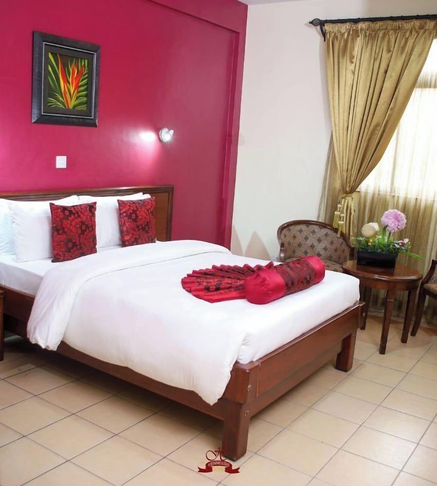 undefined Hennessis Hotel 3