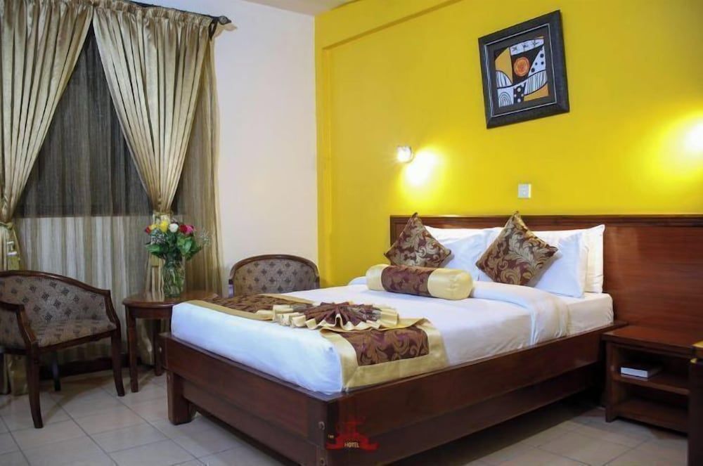 undefined Hennessis Hotel 2