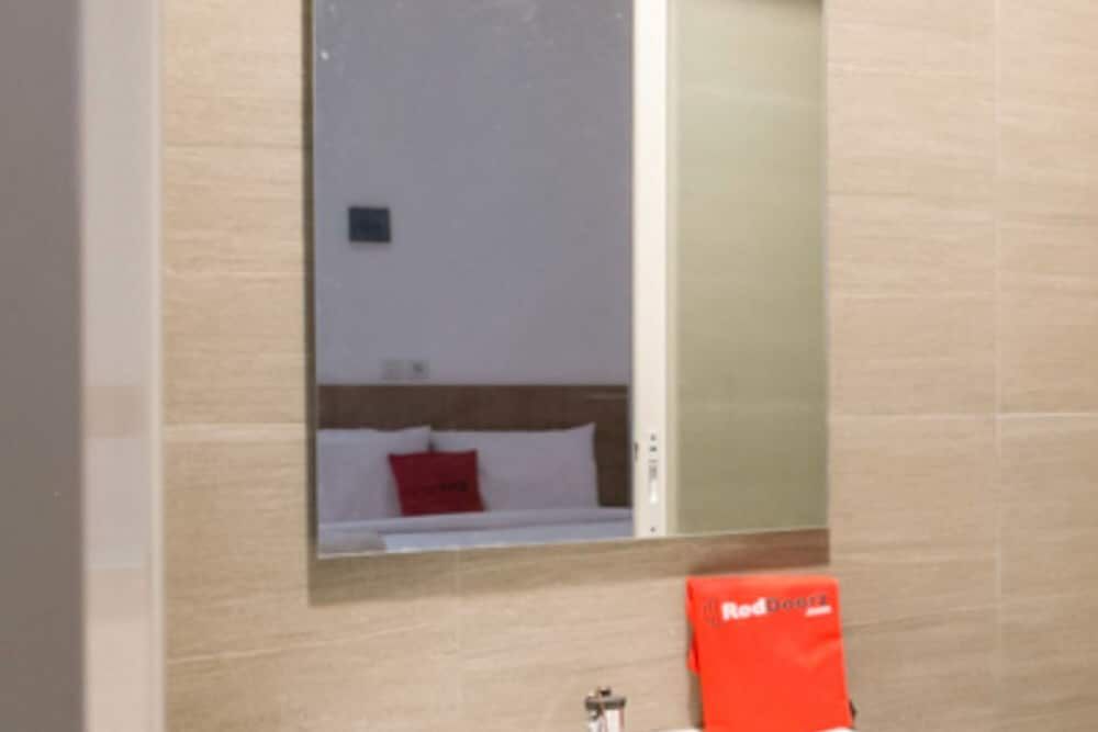 Twin Room (Reddoorz)