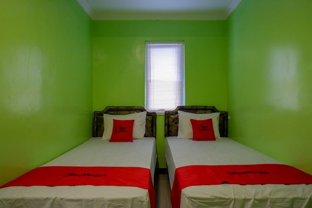 RedDoorz @ Jalan Gatot Subroto Semarang