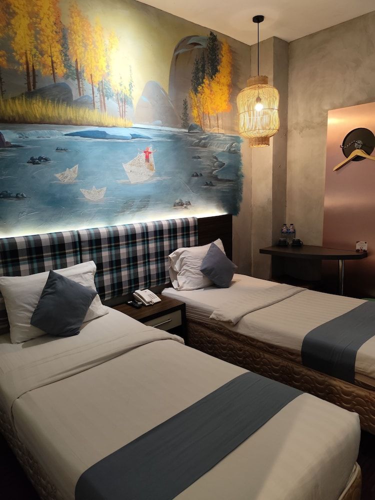 Pantes Hotel Semarang Deluxe Twin Bed room 2