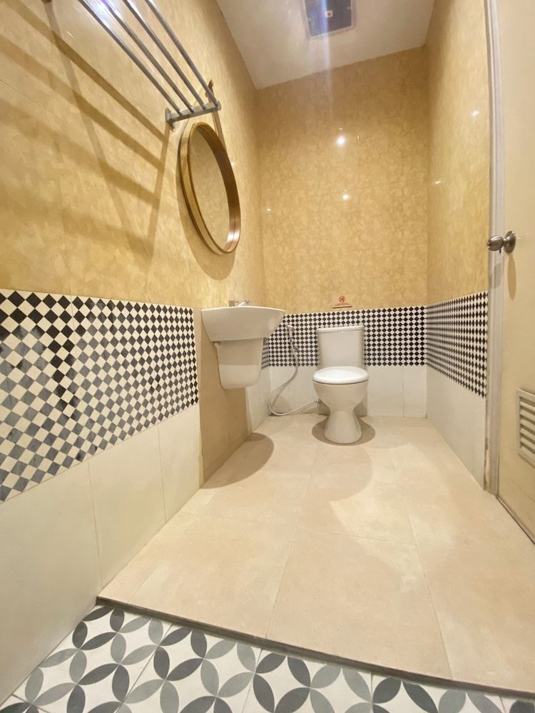 Pantes Hotel Semarang Deluxe Twin Bed room 5