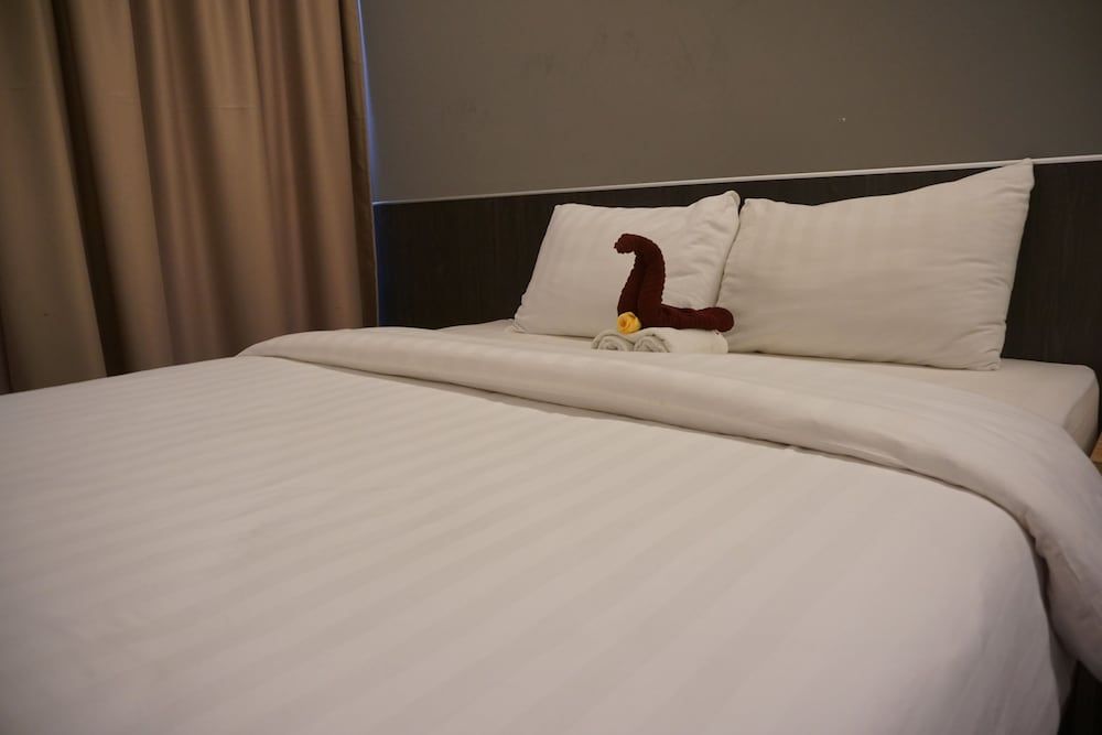 Pantes Hotel Simpang lima Semarang Deluxe Double Room, 1 King Bed, City View 3